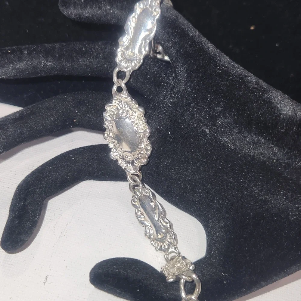 Silver Tone Repousse Floral Scroll Link Toggle Bracelet premier design 6.5 Inch